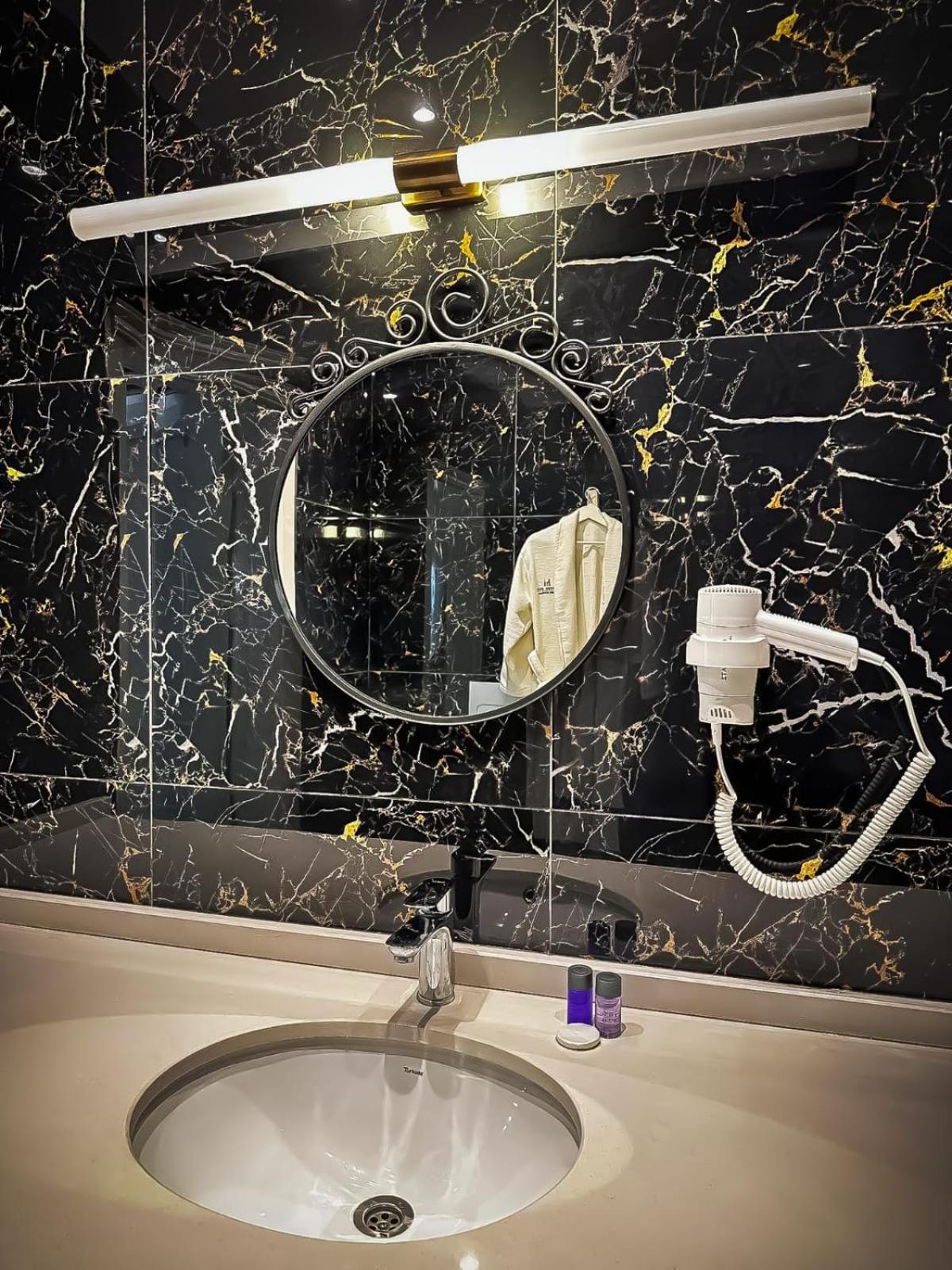 Hi Hotel Ivy Bueyuekada Adalar Luaran gambar